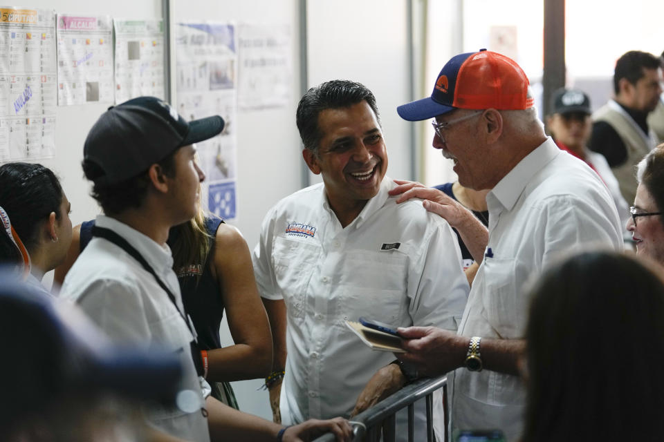 Another Way presidential candidate Ricardo Lombana, center, arrives to vote during a general election in Panama City, Sunday, May 5, 2024. (AP Photo/Matias Delacroix)