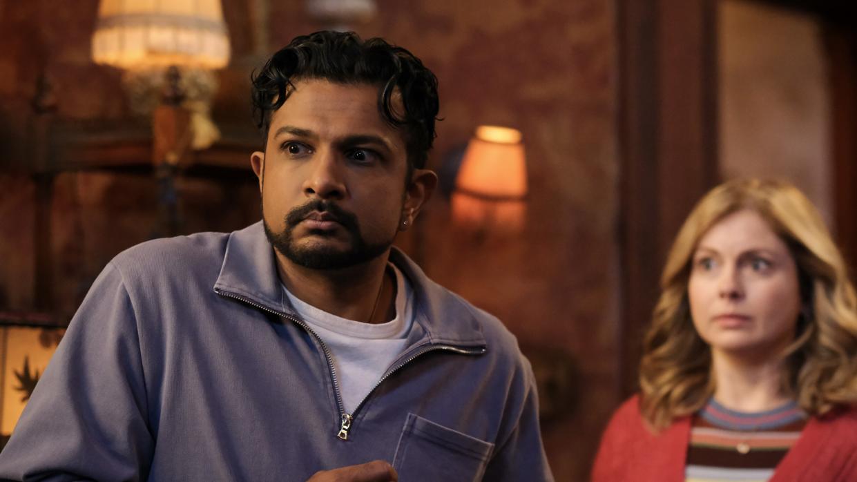  Utkarsh Ambudkar and Rose McIver in Ghosts. 