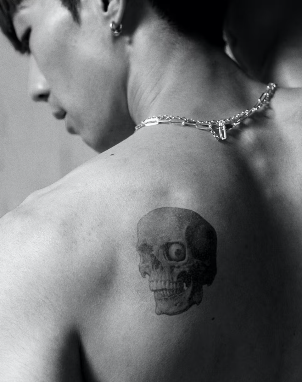 model with skull and eyeball temporary tattoo