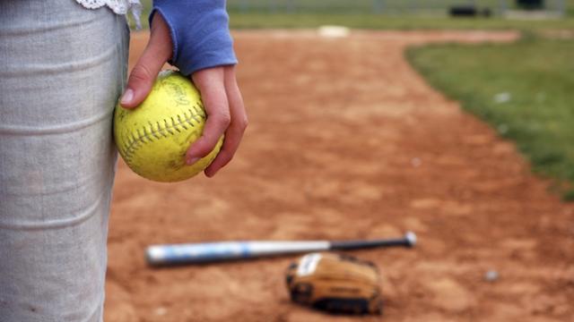 fastpitch softball pitching grips