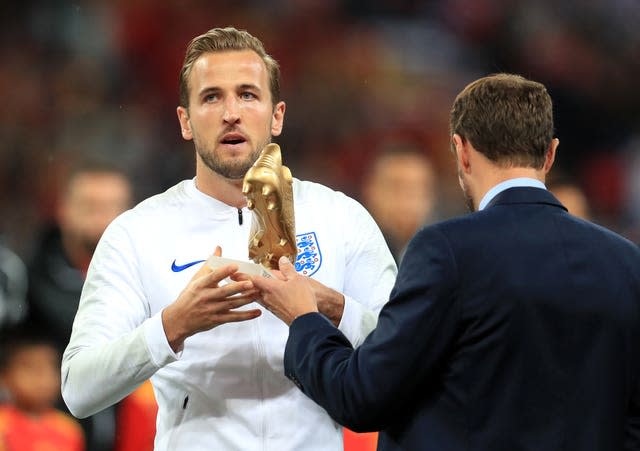 England Manager Gareth Southgate (right) presents Harry Kane (left) with the golden boot award for the 2018 FIFA World Cup