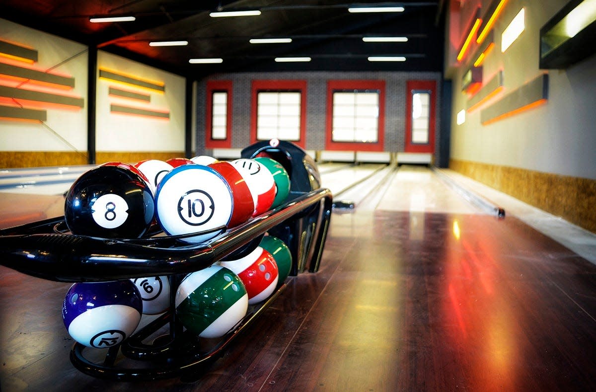 South Carolina's 810 Billiards & Bowling plans to bring its first Florida location to Estero next year.