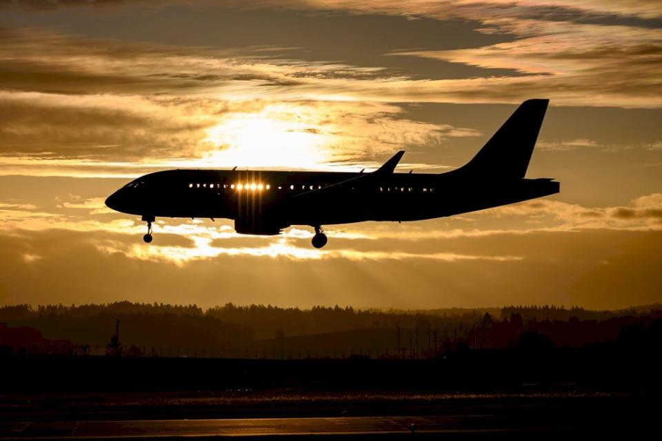 航空 飛機 機場 旅客 入境 (Stefan Fluck/Unsplash)