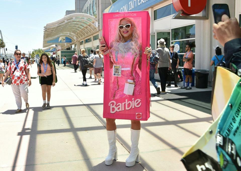 Un Cosplayeur Barbie Arrive Pour L’emblématique San Diego Comic-Con International En Juillet (Chris Delmas / Afp Via Getty Images)