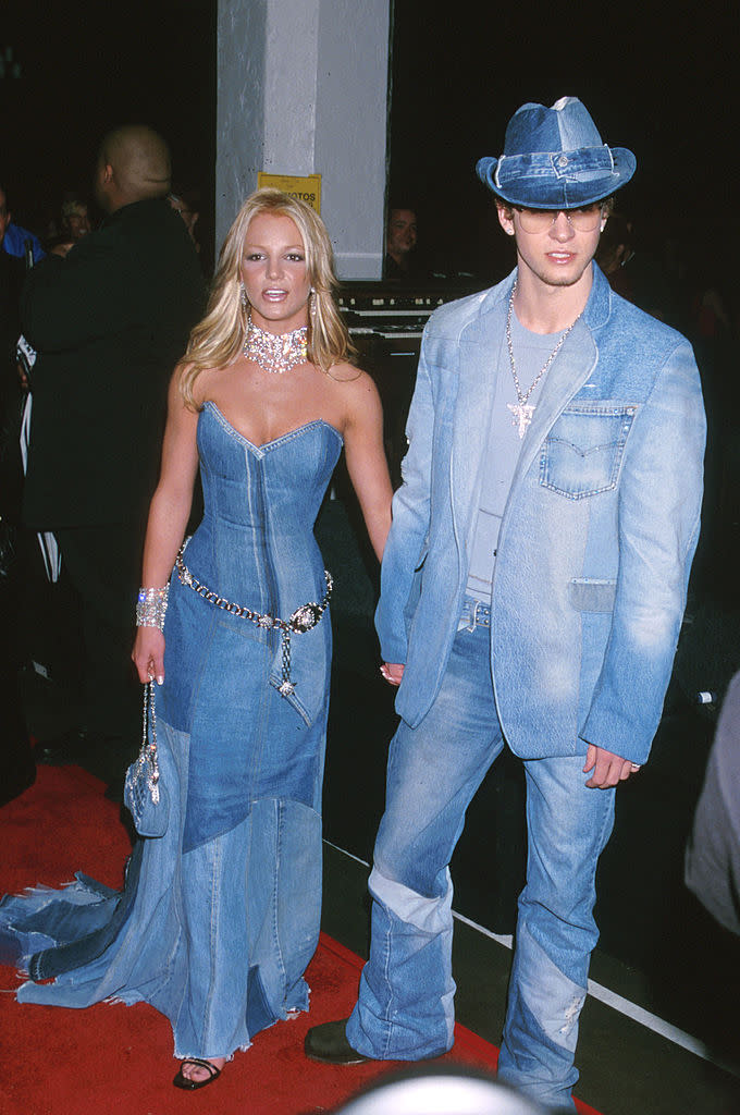 Britney Spears and Justin Timberlake, American Music Awards, 2001