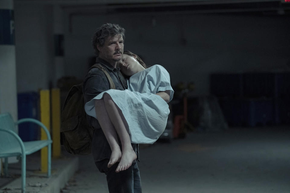 Pedro Pascal, Bella Ramsey in The Last of Us (HBO)