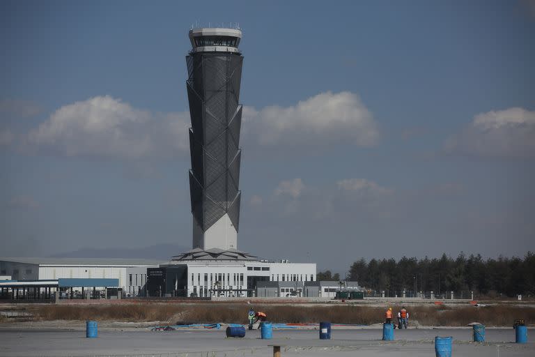 Nuevo aeropuerto internacional que se llamará 'General Felipe Ángeles' en la Base de la Fuerza Aérea de Santa Lucía en Zumpango, cerca de la Ciudad de México