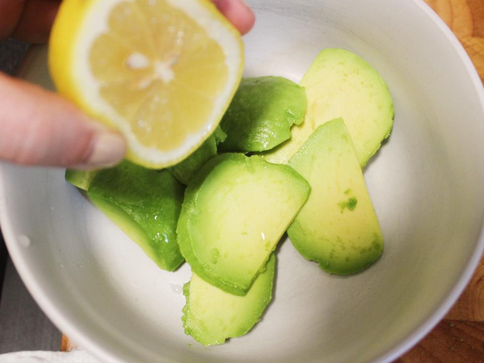 avocado slices with lemon
