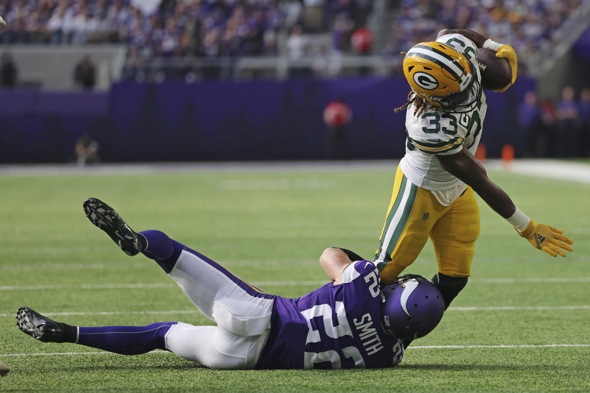 Aaron Jones Speeds Past Vikings for 116 Yds & 1 TD