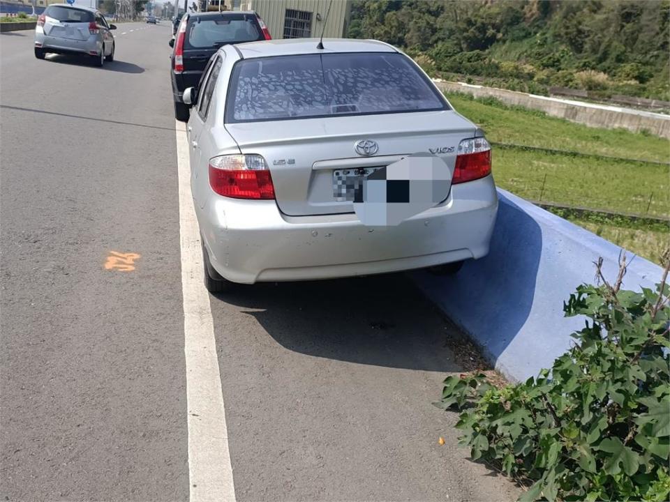 芎林人路邊停車「出大招」！網一看照片秒懂：檢舉達人逼的？