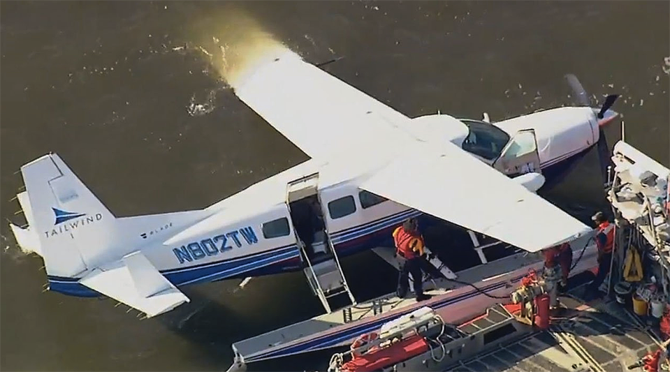 sea plane east river