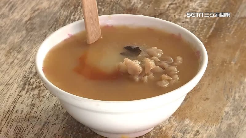 高雄碗粿也是一大特色美食。