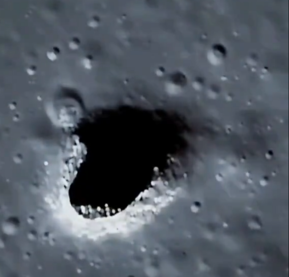 月球背面溶洞。