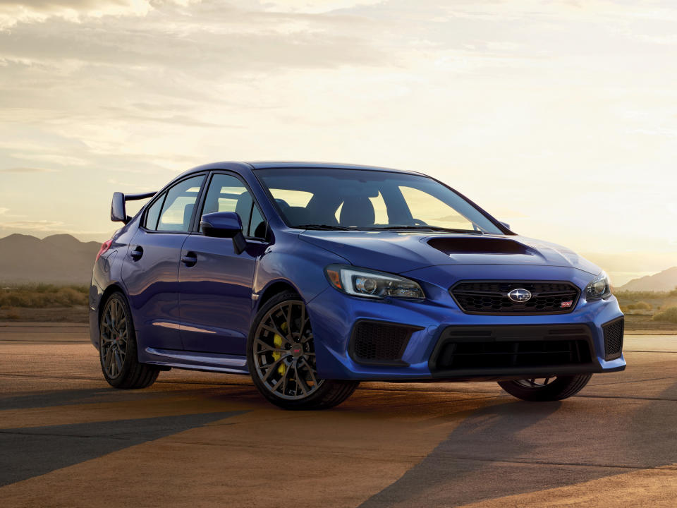 Sportlich, sportlich: Mit einer besseren Serienausstattung und mehr Assistentensystemen sind Subaru Impreza WRX und WRX STi mit 272 PS beziehungsweise 309 PS fit für 2017. Lediglich beim Design bleibt sich Subaru treu. Daher kann auch eher von einer Aufwertung als von einem Facelift gesprochen werden.