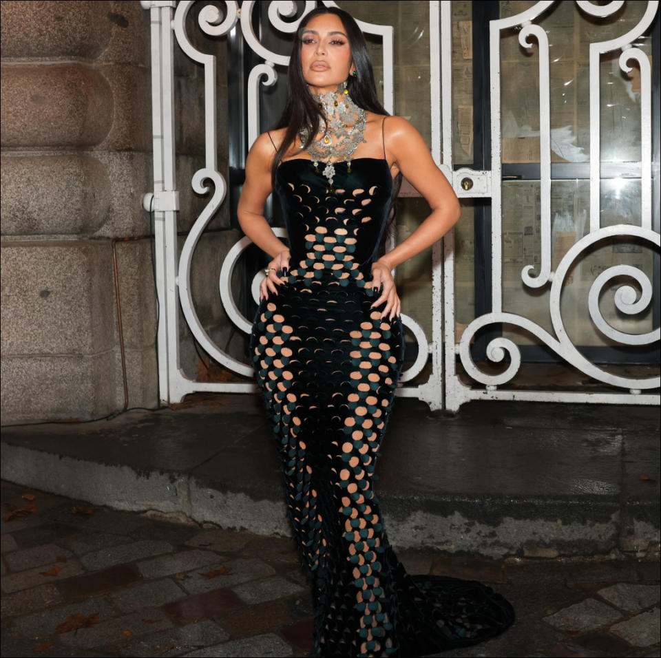  Kim Kardashian attends the Maison Margiela Haute Couture Spring/Summer 2024 show. 