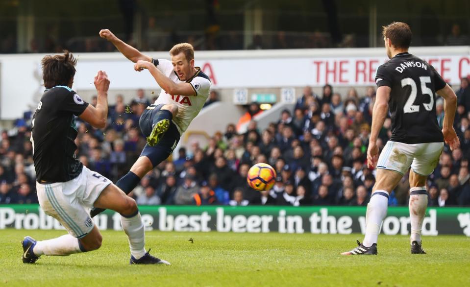 <p>Harry Kane makes it 3-0</p>