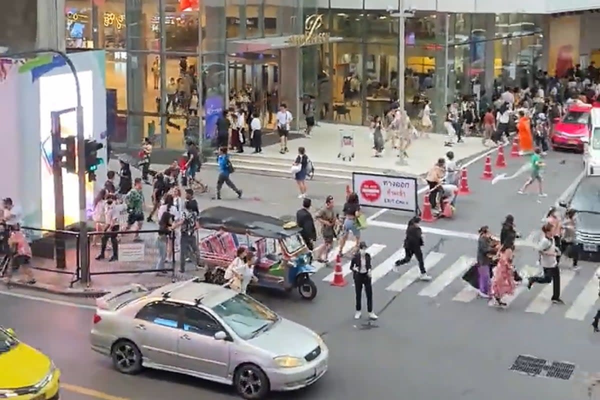 People running out of Siam Paragon shopping centre in Bangkok (Courtesy of X user @D.weii_/AFP)