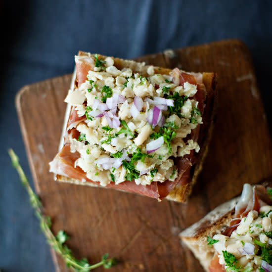 White-Bean and Prosciutto Bruschetta