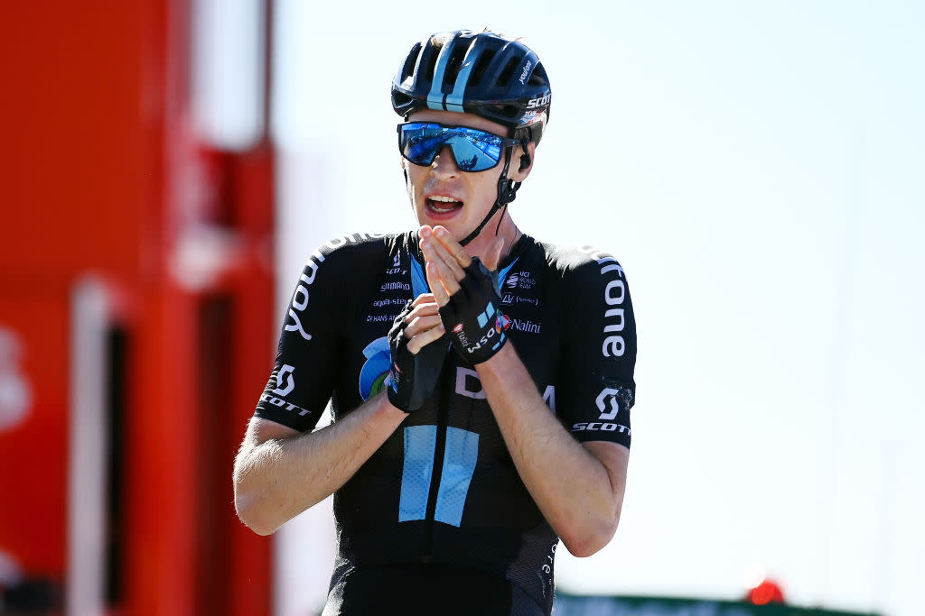  SIERRA NEVADAGRANADA SPAIN  SEPTEMBER 04 Thymen Arensman of Netherlands and Team DSM celebrates winning during the 77th Tour of Spain 2022 Stage 15 a 1526km stage from Martos to Sierra Nevada Granada 2507m  LaVuelta22  WorldTour  on September 04 2022 in Sierra Nevada Spain Photo by Tim de WaeleGetty Images 