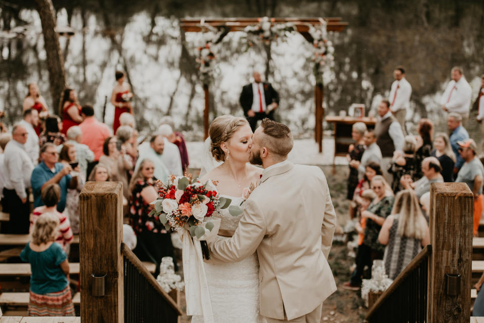 "Chris and Bethanie Rose had a gorgeous fall wedding at Hiwassee River Weddings and Events." --&nbsp;<i>Autumne Shultz&nbsp;</i>