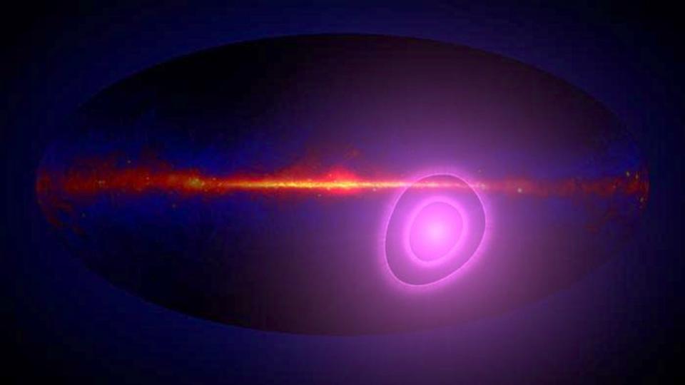 THIS ARTIST’S CONCEPT SHOWS THE ENTIRE SKY IN GAMMA RAYS WITH MAGENTA CIRCLES ILLUSTRATING THE UNCERTAINTY IN THE DIRECTION FROM WHICH MORE HIGH-ENERGY GAMMA RAYS THAN AVERAGE SEEM TO BE ARRIVING (NASA’S GODDARD SPACE FLIGHT CENTER)