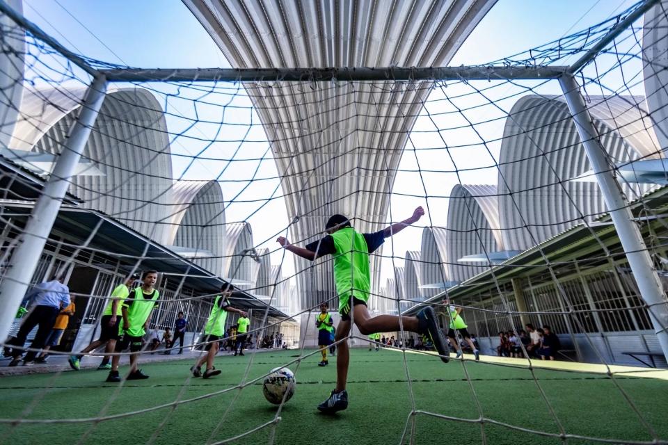台灣中心曾與Brazil Soccer Academy團隊合作，攜手讓土耳其孩童重拾足球熱情。（圖片由台灣中心提供）