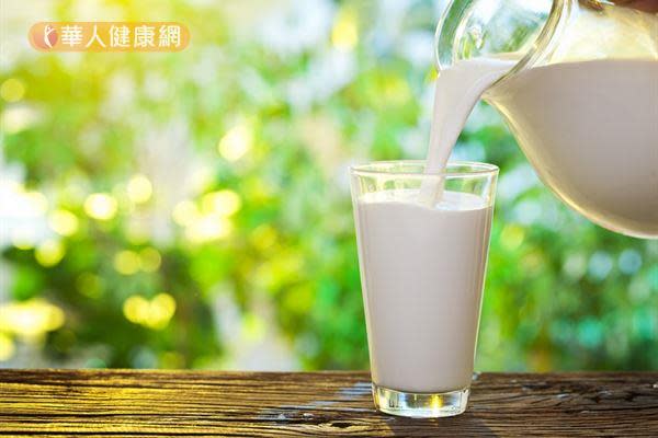 牛奶是補鈣好食物，亦是優良的蛋白質來源，成人每天喝1.5至2杯剛剛好。