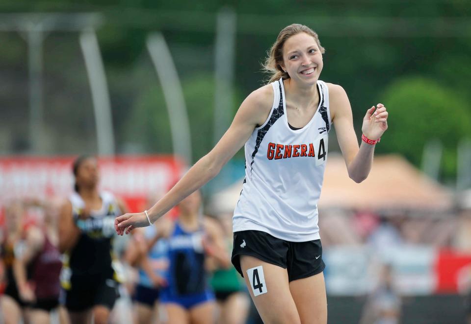 Sibley-Ocheyedan's Madison Brouwer won the 800-meter run in Class 2A during the 2021 Iowa high school state track meet at Drake Stadium in Des Moines on Saturday, May 22, 2021.