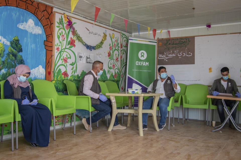 Staff members of the Oxfam charity meet at the Zaatari refugee camp for displaced Syrians in Jordan. / Credit: Wissam Al-Riyabi/Oxfam