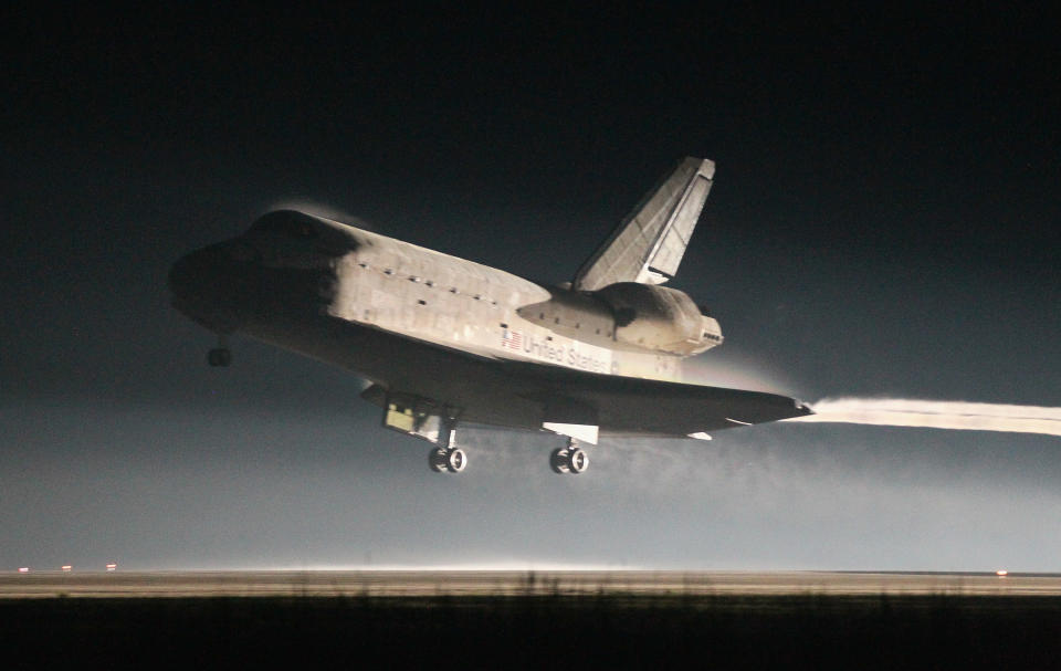 Space Shuttle Atlantis lands at Kennedy Space Center July 21, 2011 in Cape Canaveral, Florida. (Joe Raedle/Getty Images)