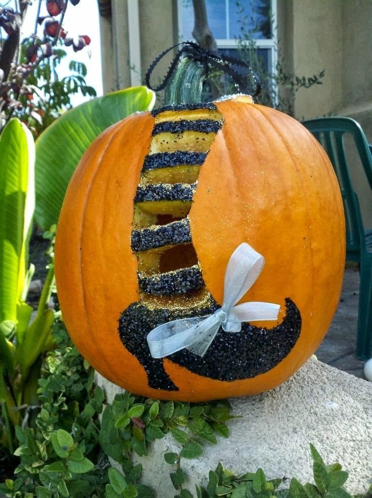 <a href="http://www.ilovebrightonford.com/2013/10/pumpkin-carving-ideas.html" target="_blank">Get more info here.</a>