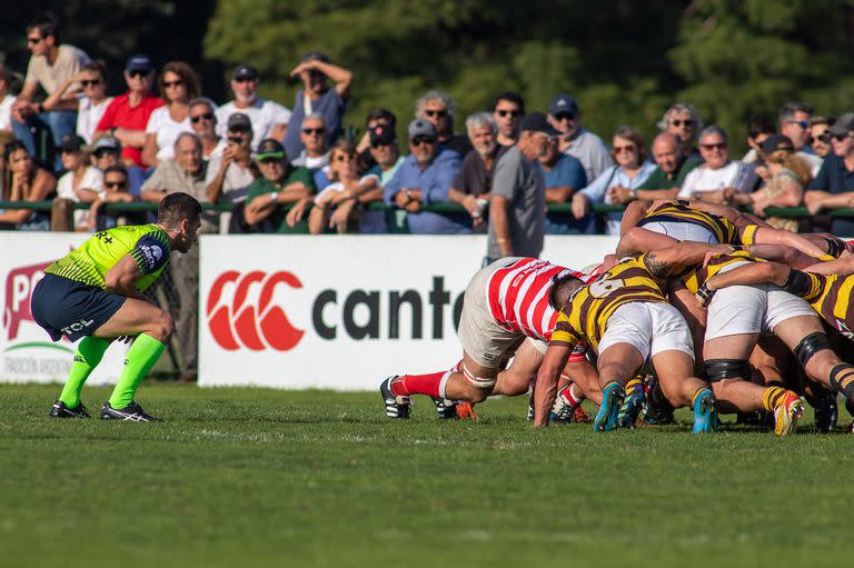 Alumni le ganó a Belgrano en una de las fortalezas del Marrón: el scrum; el juez Damián Schneider fue testigo cercanísimo.