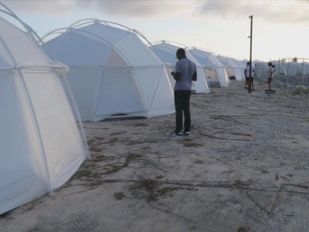 Chicago PopUp Bar Lets You Experience Fyre Fest Without All the Fraud