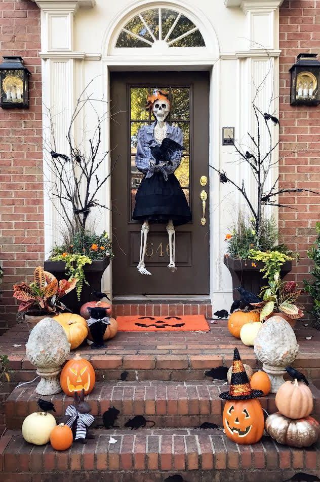 Skeleton Door Décor