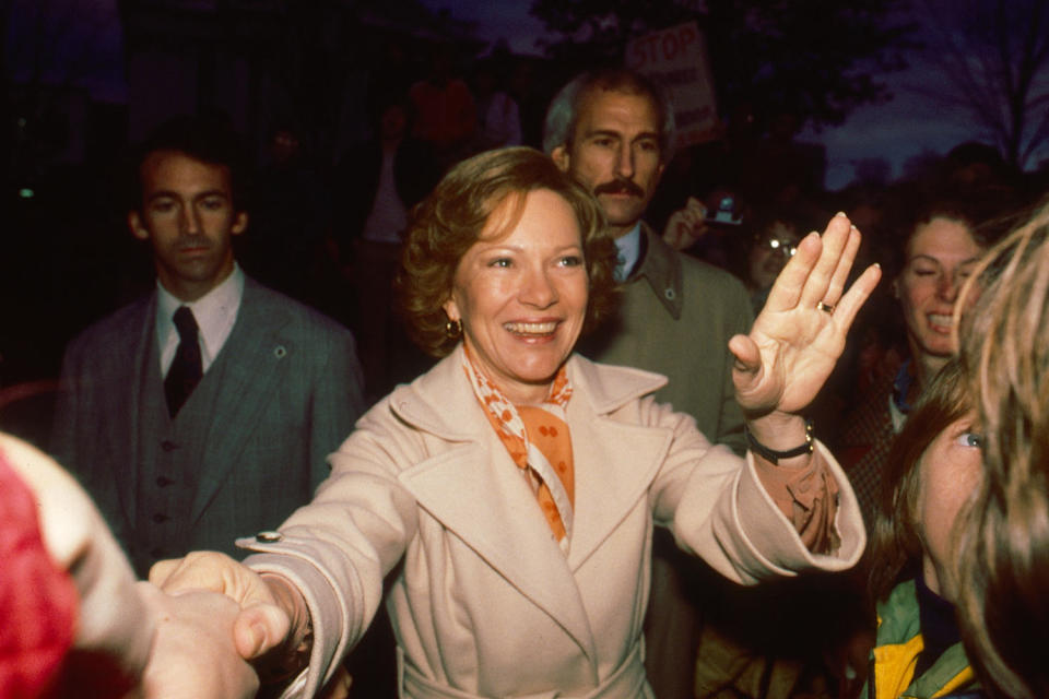 US First Lady Rosalynn Carter shakes one hand and waves the other during an unspecified campaign event, New Hampshire, October 24, 1979. (Photo by Diana Walker/Getty Images) (Diana Walker / Getty Images file)