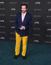 <p>Fue en la gala LACMA Art + Film 2022 donde vistió de Gucci. Gracias a sus pantalones amarillos restó seriedad al look y se quitó algunos años de encima. "Me encanta expresarme a través de la ropa", declaró a InStyle. (Foto: Steve Granitz / Getty Images)</p> 