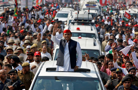 FILE PHOTO - Akhilesh Yadav, Chief Minister of the northern state of Uttar Pradesh and the son of Samajwadi Party (SP) chief Mulayam Singh Yadav, waves at his supporters during a Rath Yatra, or a chariot journey, as part of an election campaign in Lucknow, India November 3, 2016. REUTERS/Pawan Kumar/File Photo