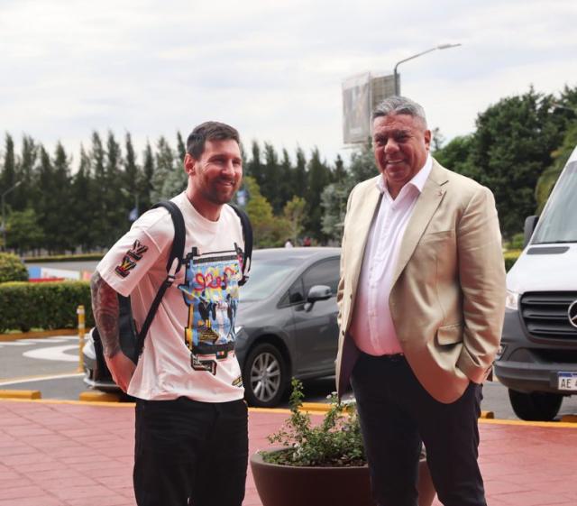 Cuántos euros cuesta la remera que usó Messi en su regreso a Argentina 