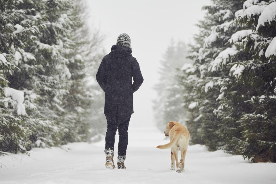 Bei Outnorth sind momentan viele Outdoor-Produkte wie  Jacken, Stirnlampen, Schneeanzüge, Thermokleidung, Stiefel und Blades stark reduziert. (Bild: Getty)