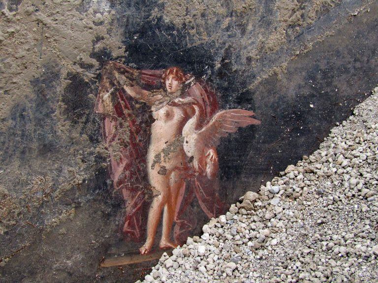 Uno de los frescos inspirados en la guerra de Troya que adornan una sala de banquetes y que fueron descubiertos en Pompeya. (Handout / Parco Archeologico di Pompei press office / AFP) 