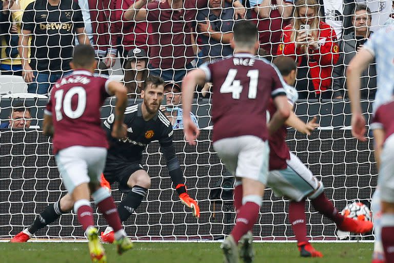 Mark Noble ya eligió un palo; David de Gea también; West Ham dejó escapar una oportunidad única ante Manchester United