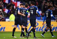 Très serein, Olivier Giroud s'empare du ballon, il s'élance, ouvre son pied gauche et trompe le gardien moldave, parti du mauvais côté. Ça fait 2-1 pour les Bleus à la 79e minute ! (crédit AFP)