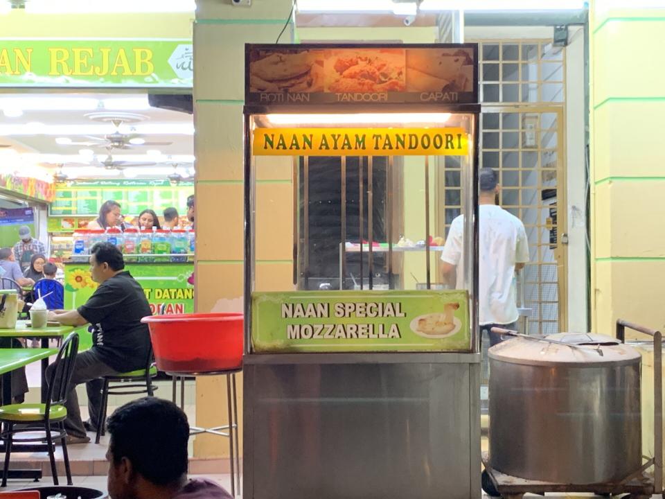 Restoran Rejab - Naan and tandoori stall