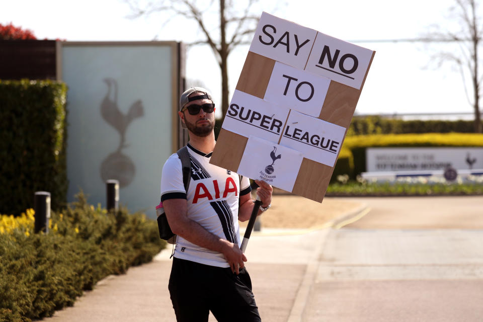 <p>A Tottenham Hotspur fan (name not known) protests against the clubs decision to be included amongst the clubs attempting to form a new European Super League, Tottenham Hotspur Training Ground, Enfield. Issue date: Monday April 19, 2021.</p>
