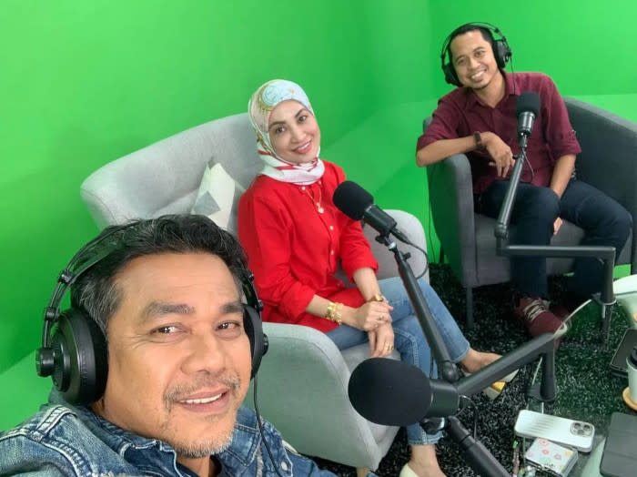 Rosyam with his podcast co-host, Datin Adzliana and their guest, psychiatrist Aiman Amri