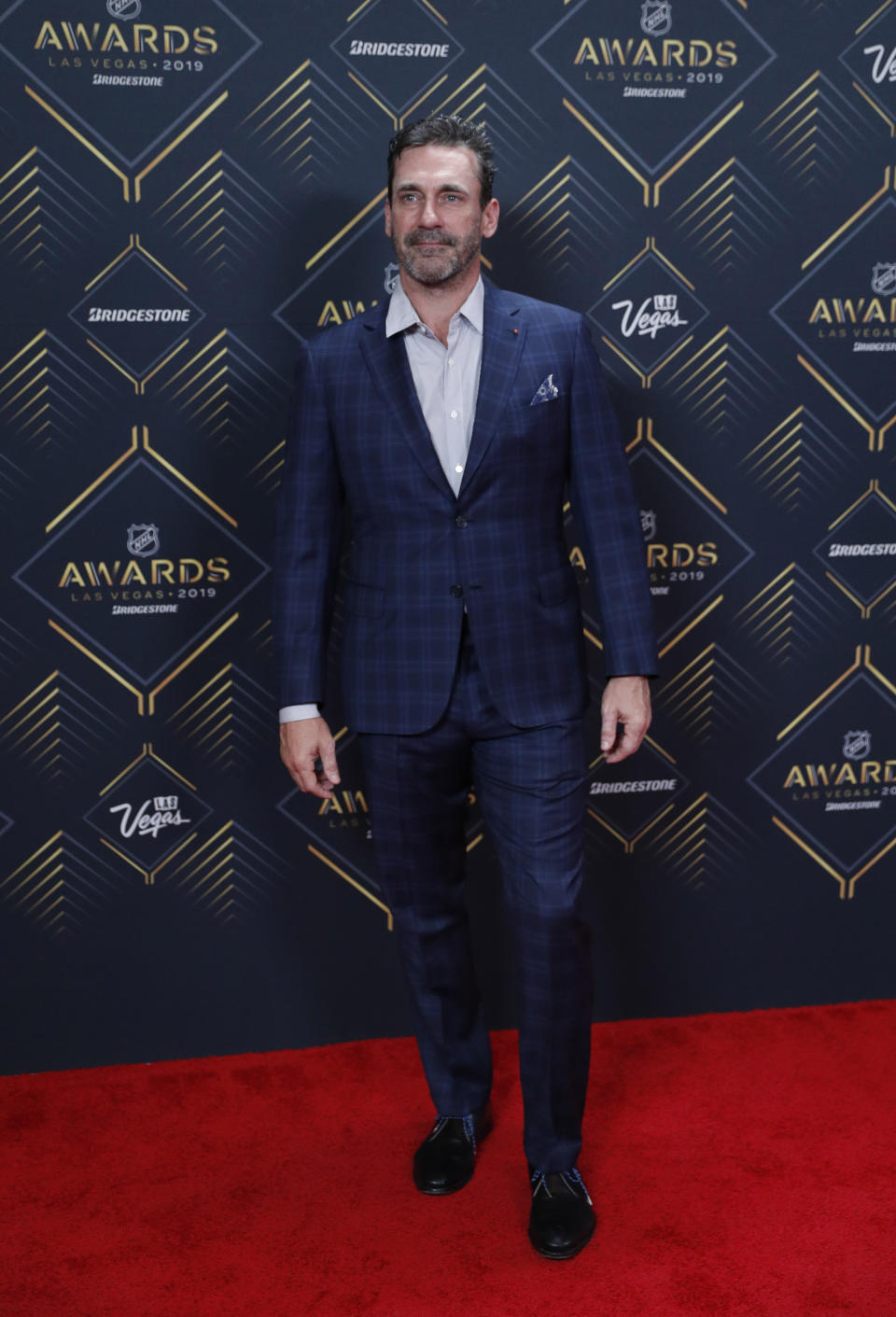 Jon Hamm poses on the red carpet before the NHL Awards, Wednesday, June 19, 2019, in Las Vegas. (AP Photo/John Locher)