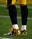 <p>Sean Spence #51 of the Pittsburgh Steelers warms up wearing special cleats for teammate Ryan Shazier #50 who was injured in a game last week before the game against the Baltimore Ravens at Heinz Field on December 10, 2017 in Pittsburgh, Pennsylvania. (Photo by Justin K. Aller/Getty Images) </p>