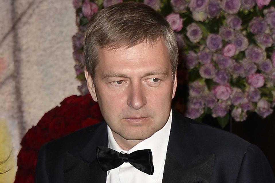 <p>Diesen Mann kennen sie zwar wahrscheinlich nicht (obwohl er immerhin auch Präsident des Fußballclubs AS Monaco ist), 2014 machte er jedoch mit der angeblich teuersten Scheidung aller Zeiten Schlagzeilen: Der russische Oligarch Dmitri Rybolowlew zahlte dem Vernehmen nach 3,3 Milliarden Dollar an seine Ex-Frau Elena. (Bild: Pascal Le Segretain/Getty Images)</p> 