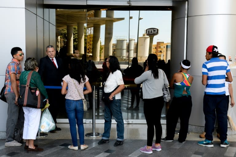 Unable to generate their own electricity, most malls in Caracas are shutting their doors from 1:00 to 3:00 pm and again from 7:00 to 9:00 pm