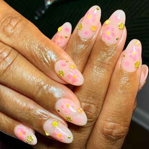 <p><a href="https://www.instagram.com/fleuryrosenails/" data-component="link" data-source="inlineLink" data-type="externalLink" data-ordinal="1">@fleuryrosenails</a></p>